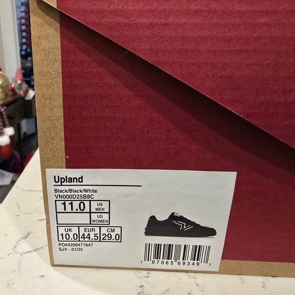 Vans Upland Skate Sneakers Shoes Black/White VN000D25B8C Men's Size 11 NEW - Picture 11 of 11